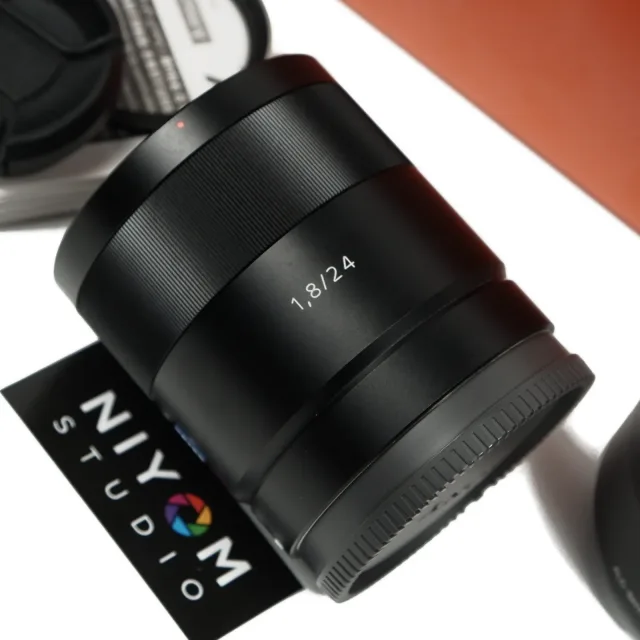 E24mm F1.8 ZA